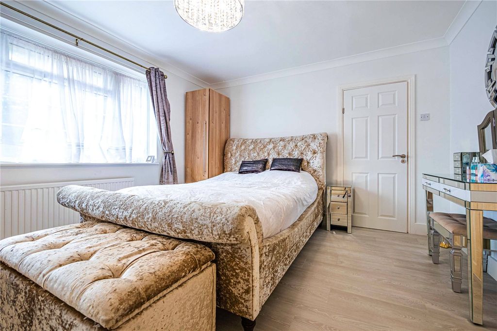 Additional image 14 of 4 bed semi-detached house for saleTheobald Street, Borehamwood, Hertfordshire WD6