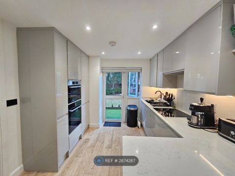 Hazel Way, London SE1