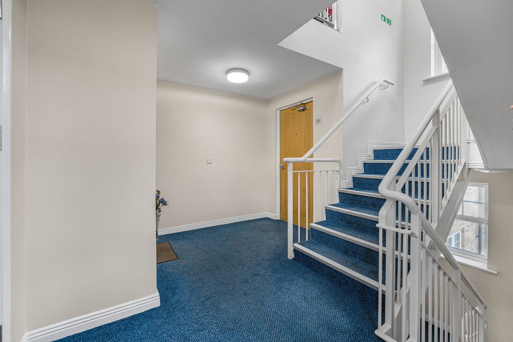 Additional image 2 of 2 bed flat for salePark Street, Bridgend CF31