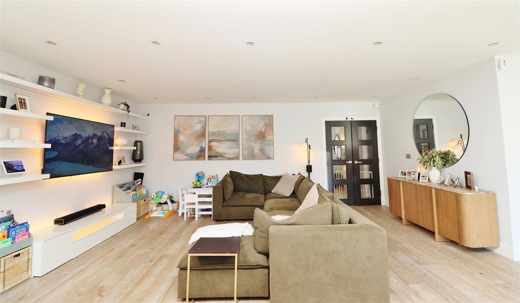 Additional image 5 of 3 bed detached bungalow for saleTheobald Street, Borehamwood WD6