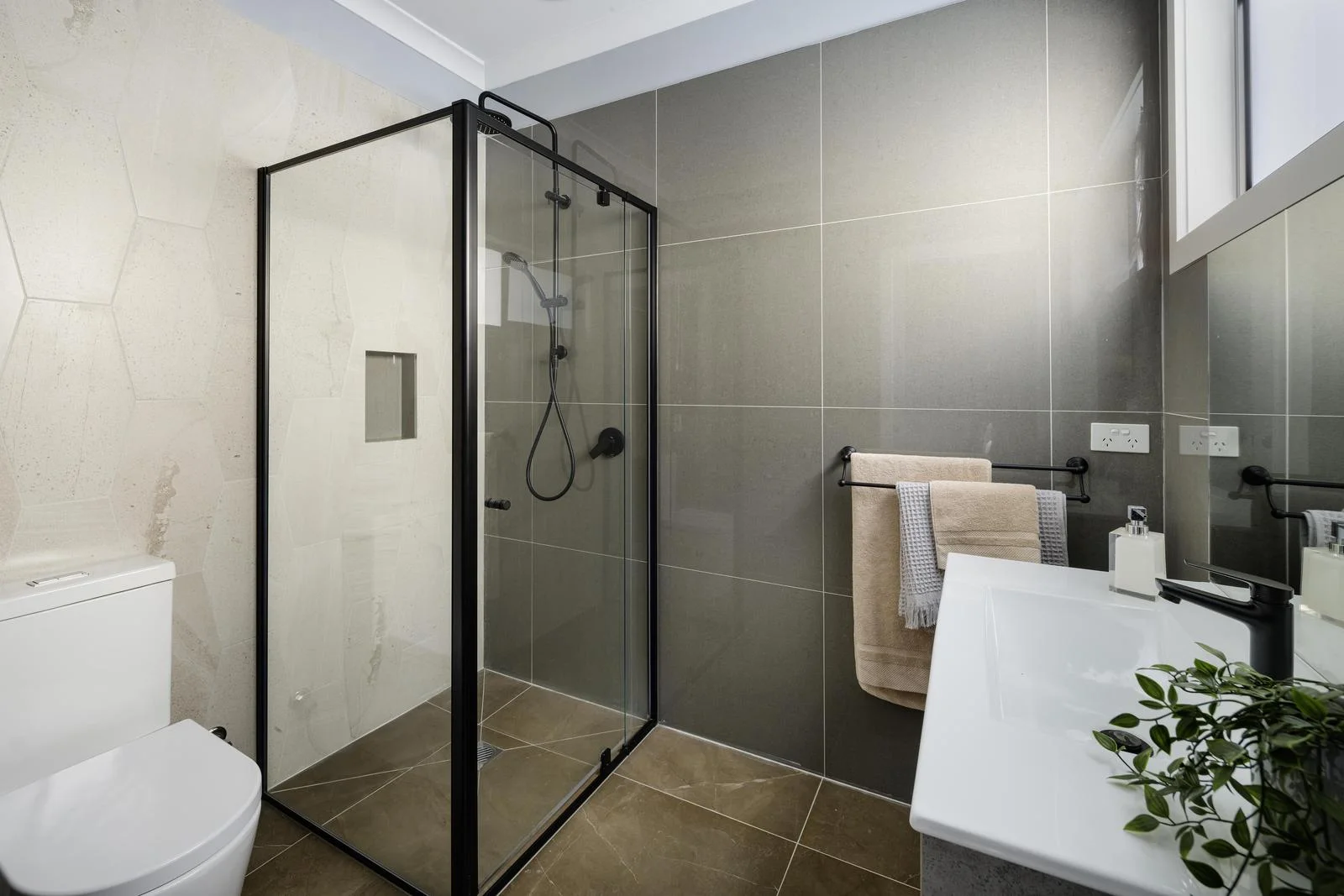 Additional image 7 of 2/6 Thackeray Road, Reservoir VIC 3073