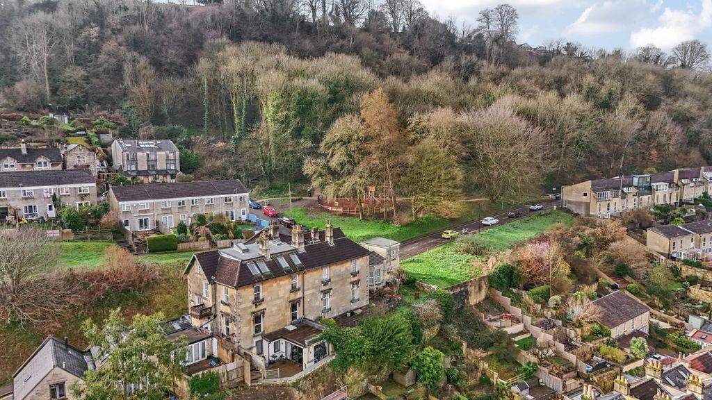 2 bed flat for saleCalton Road, Lyncombe, Bath BA2