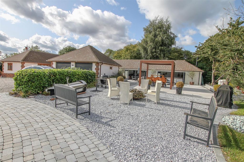 Additional image 43 of 6 bed detached house for saleHay Green Lane, Hook End, Brentwood CM15