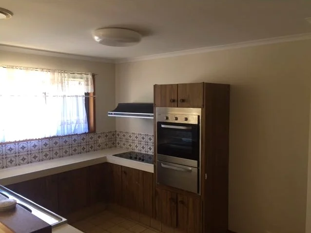 27 Vienna Way, Strathpine QLD 4500 photo 3