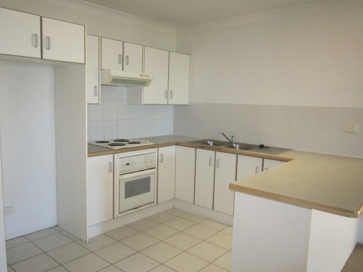2/237 Cavendish Road, Coorparoo QLD 4151 photo 2