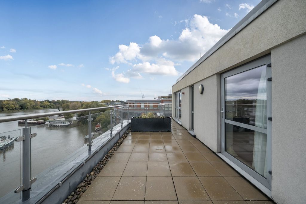 Additional image 12 of 4 bed flat for saleLighterage Court, High Street TW8