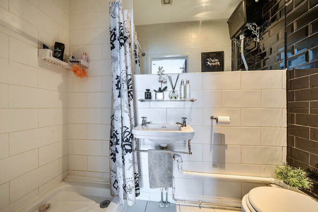 Additional image 17 of 4 bed semi-detached house for saleHurstdene Avenue, Hayes, Kent BR2