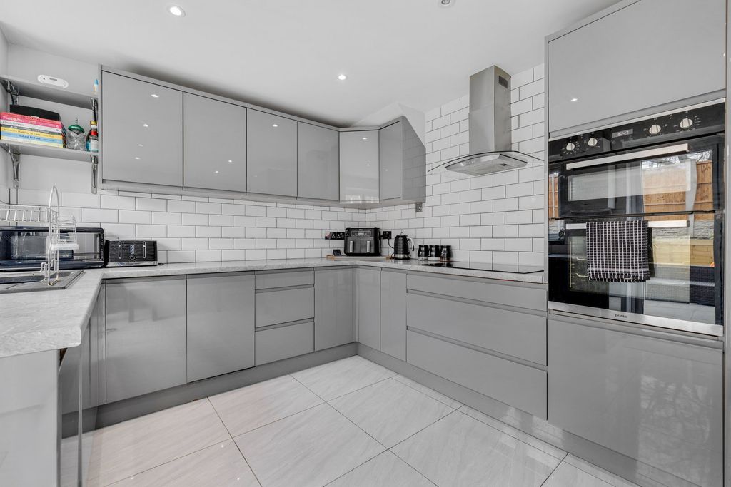 Additional image 9 of 4 bed semi-detached house for saleBarsham Drive, Brierley Hill DY5