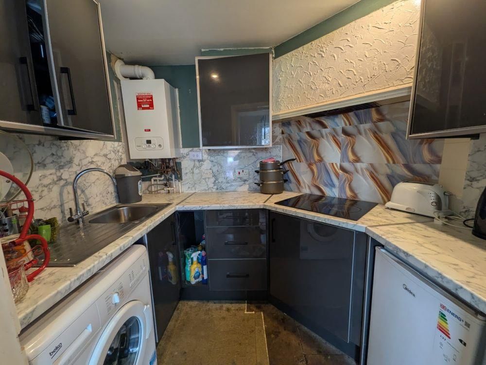 Additional image 4 of 2 bed flat for saleFlat 1, 1 Griffe Head Road, Wyke, Bradford BD12