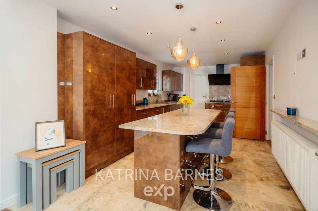Additional image 2 of 6 bed detached house for saleGrantham Avenue, Great Notley CM77
