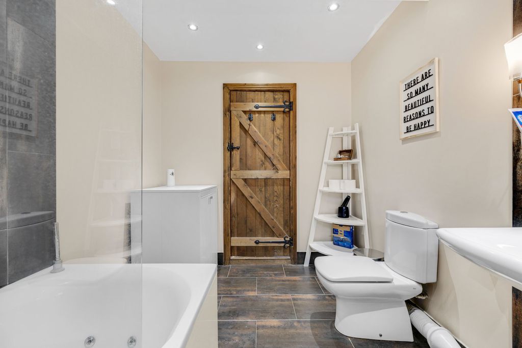 Additional image 18 of 4 bed semi-detached house for saleBarsham Drive, Brierley Hill DY5