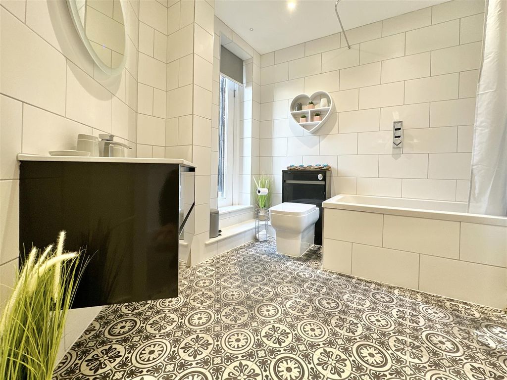 Additional image 6 of 2 bed flat for saleFore Street, Brixham TQ5
