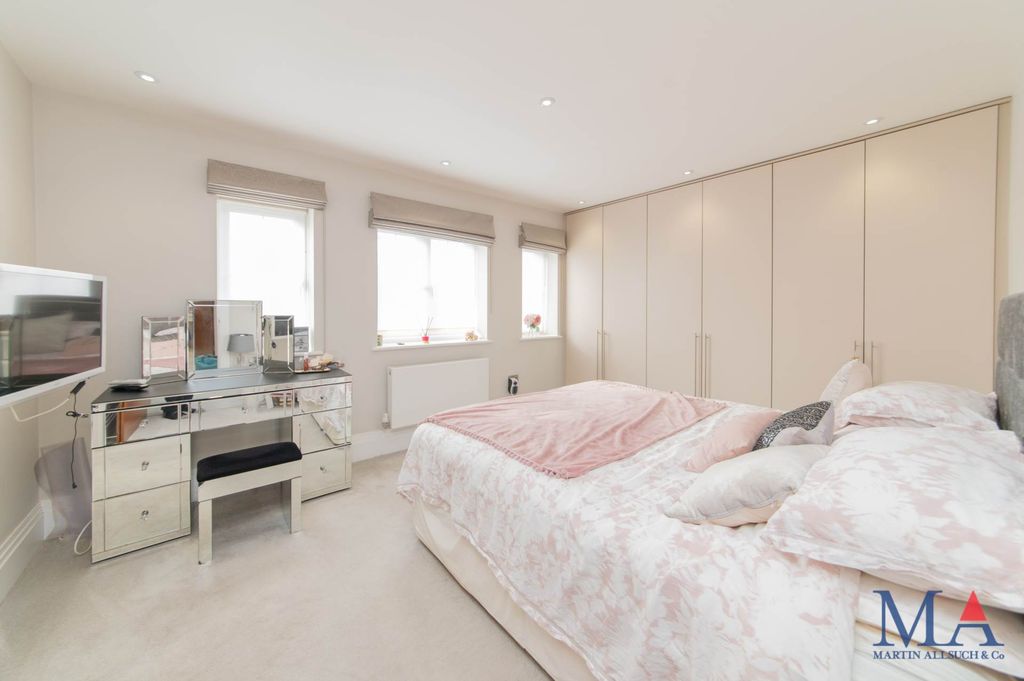 Additional image 16 of 5 bed detached house for saleRed Road, Borehamwood WD6