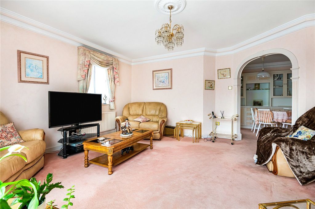 Additional image 3 of 3 bed flat for saleAllum Lane, Elstree, Borehamwood, Hertfordshire WD6