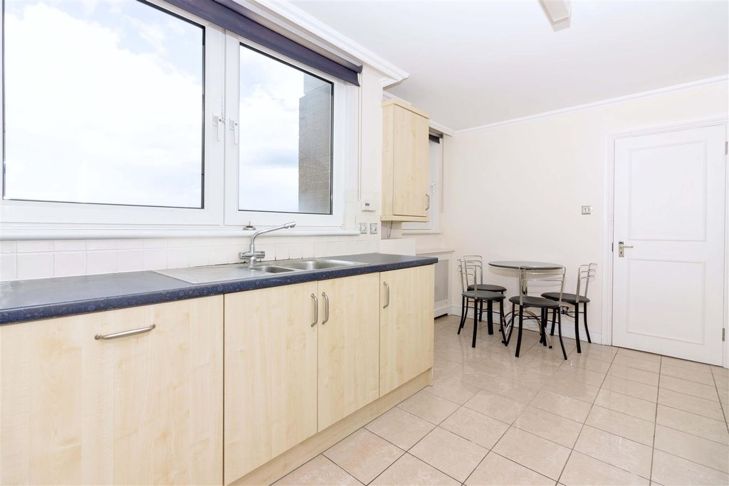 Additional image 10 of 2 bed flat for saleRussell Square, Brighton BN1