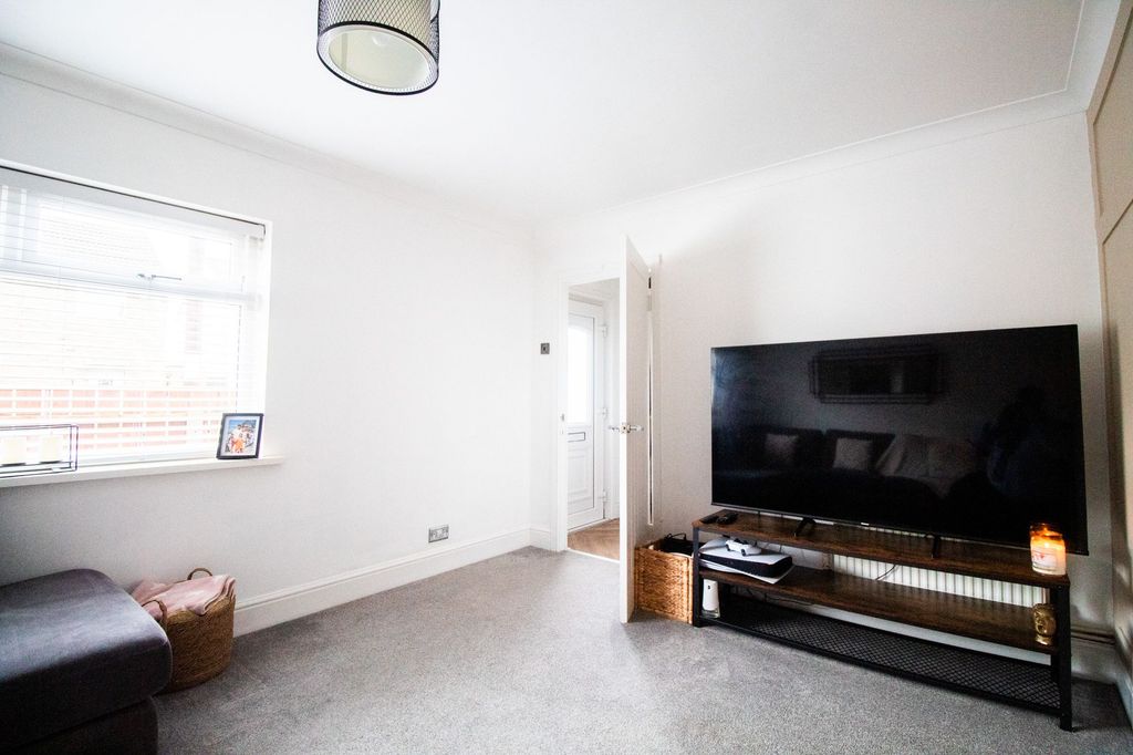 Additional image 3 of 3 bed semi-detached house for saleTamar Grove, Hull HU8
