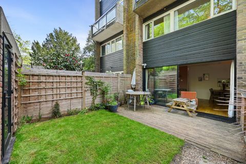 Redhill Court, London SW2