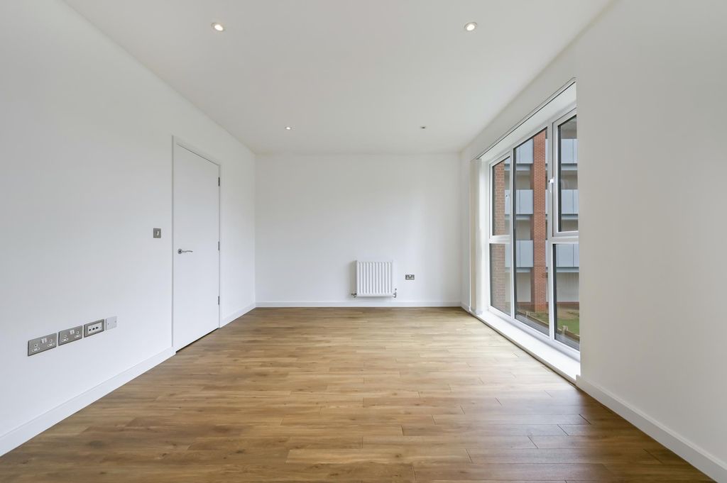 Additional image 6 of 4 bed end terrace house for saleReynard Way, Brentford TW8