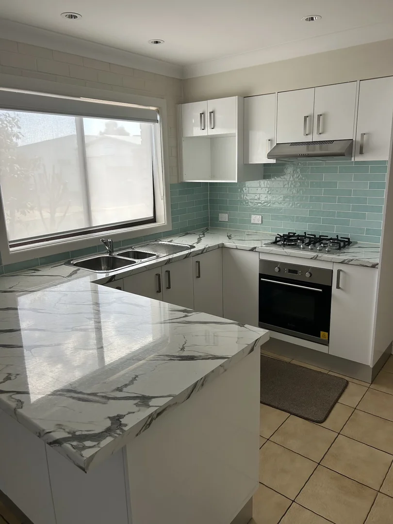 2/43 Spring Street, Young NSW 2594 photo 3