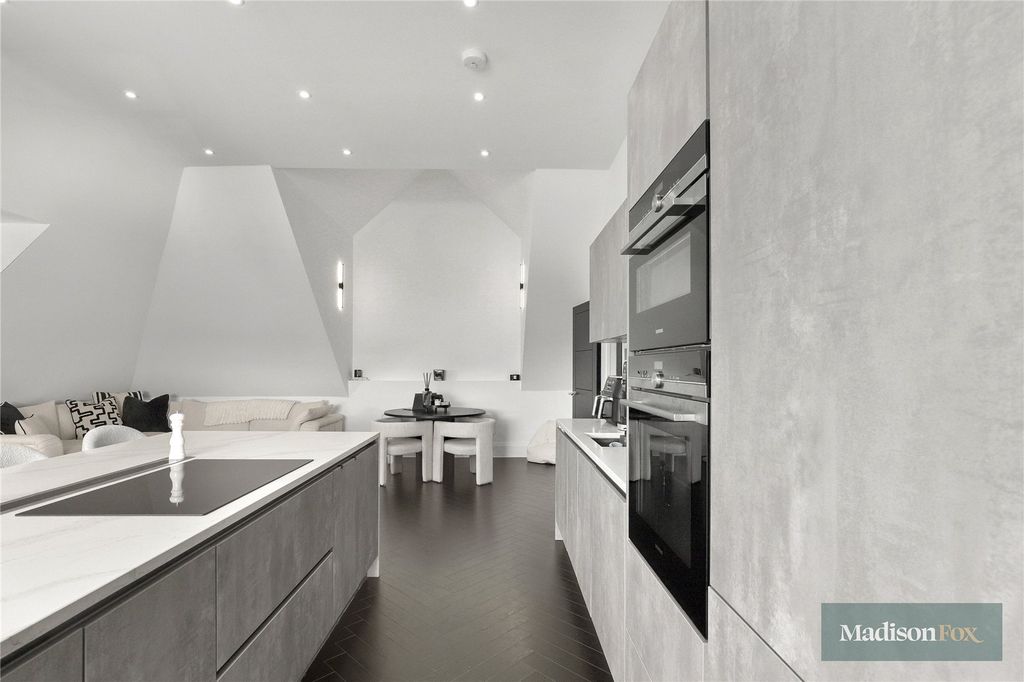 Additional image 9 of 3 bed flat for saleManor Road, Chigwell, Essex IG7