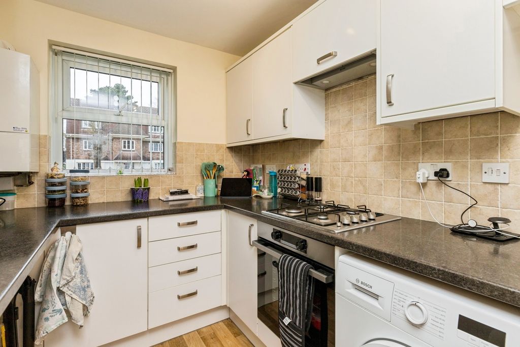 Additional image 2 of 2 bed flat for saleGreenacres, North Parade, Horsham, West Sussex RH12