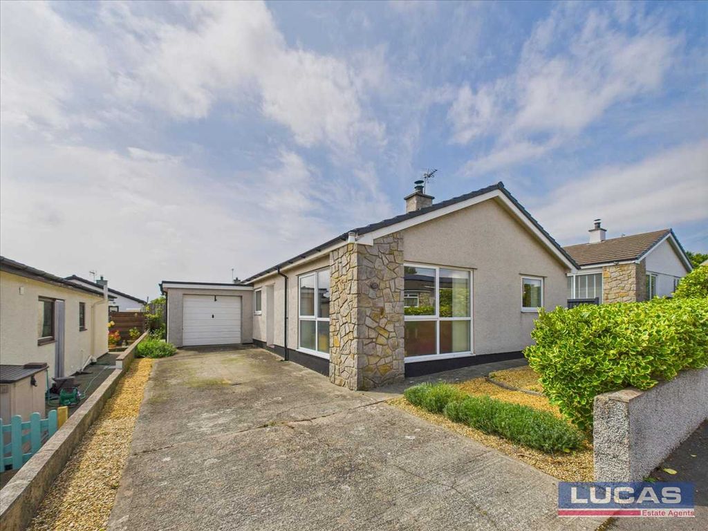 3 bed detached bungalow for saleCrud Yr Awel, Newborough LL61