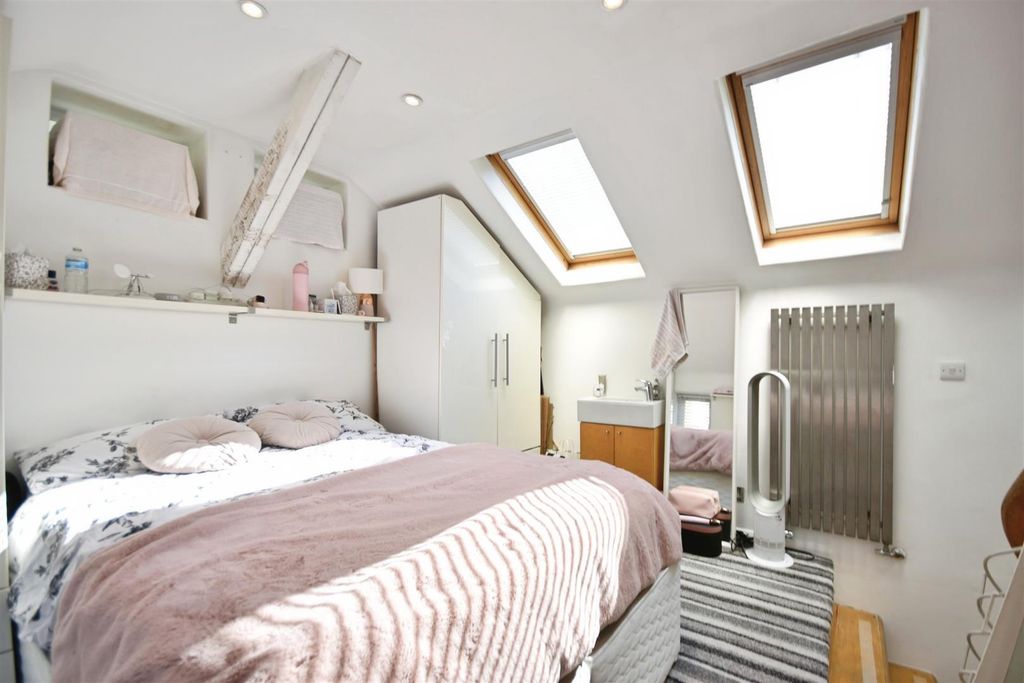 Additional image 13 of 5 bed semi-detached house for saleNew Road, Brentford TW8