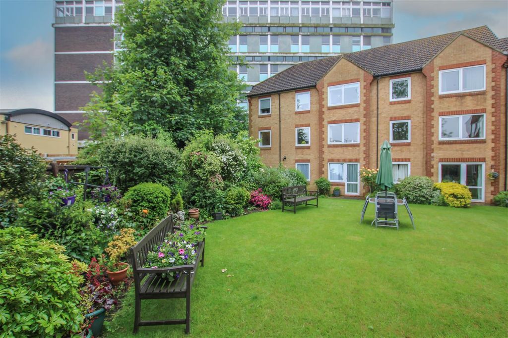 Additional image 10 of 1 bed flat for saleSawyers Hall Lane, Brentwood CM15