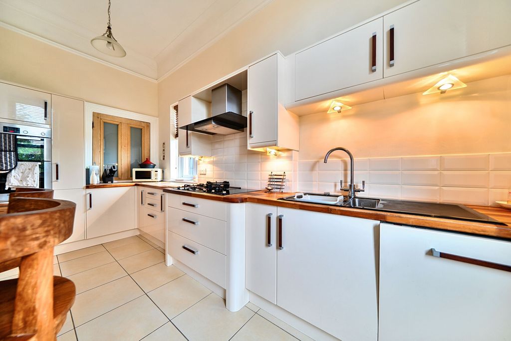 Additional image 16 of 2 bed flat for saleOldfield Road, Bromley BR1