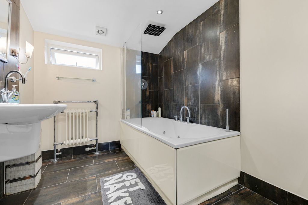 Additional image 17 of 4 bed semi-detached house for saleBarsham Drive, Brierley Hill DY5