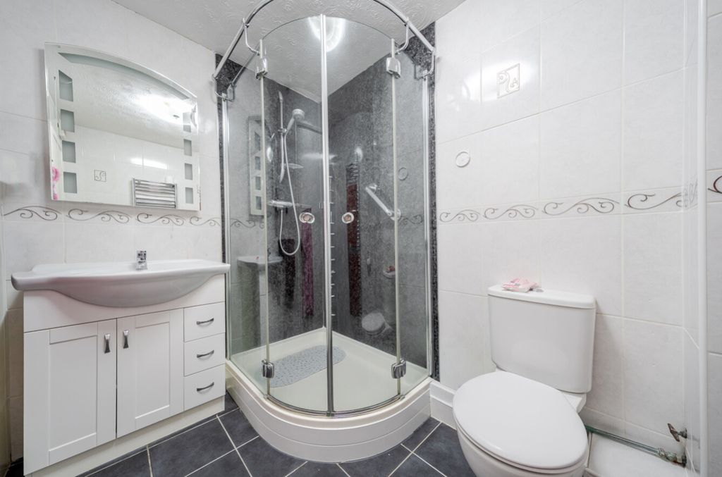 Additional image 7 of 2 bed flat for saleGrosvenor Crescent, Grimsby, South Humberside DN32
