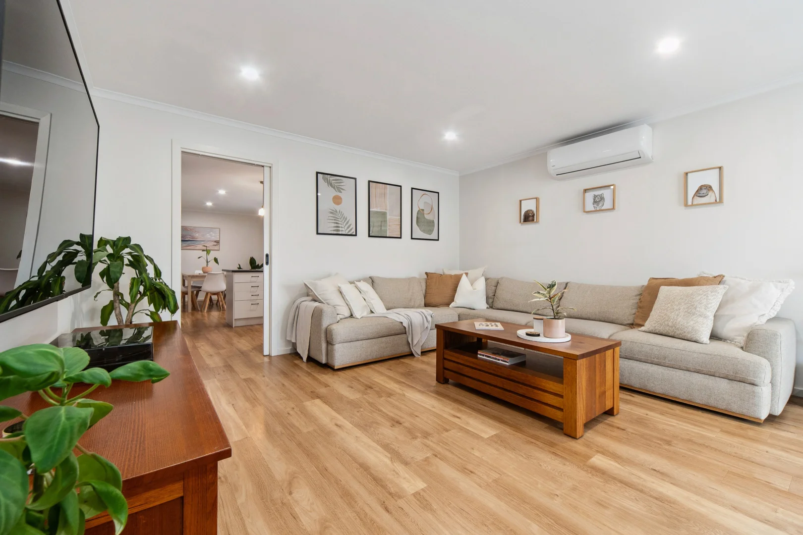 13 Greenslopes Drive, Carrum Downs VIC 3201 photo 2