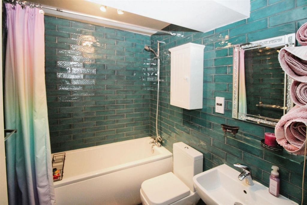 Additional image 15 of 2 bed flat for saleThe Strone, Apperley Bridge, Bradford BD10