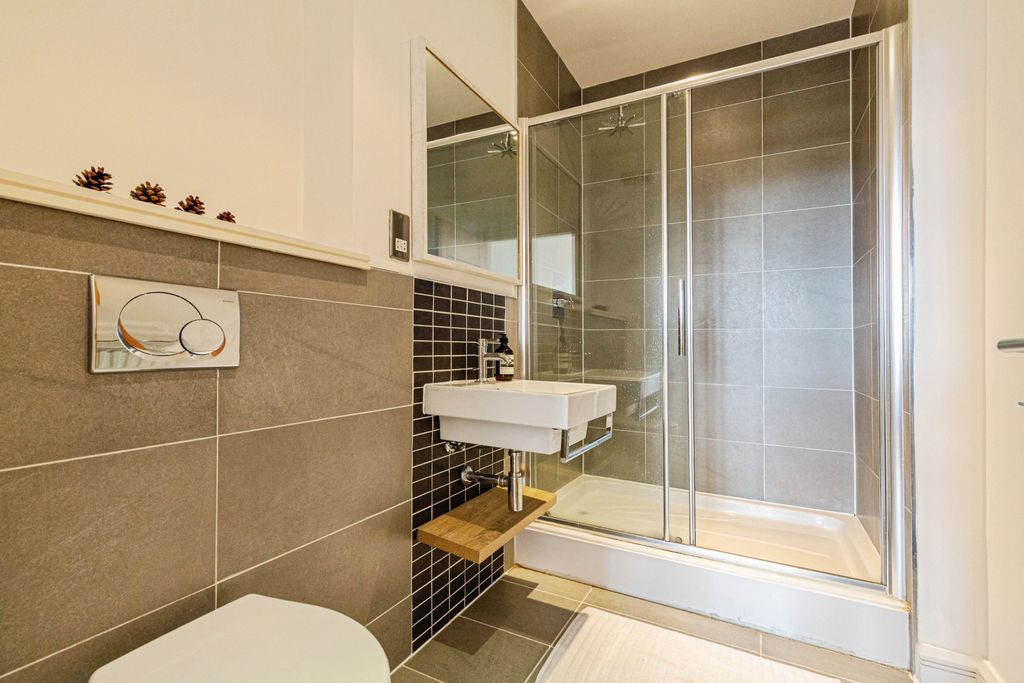 Additional image 18 of 2 bed flat for saleClifton Drive North, Lytham St. Annes FY8
