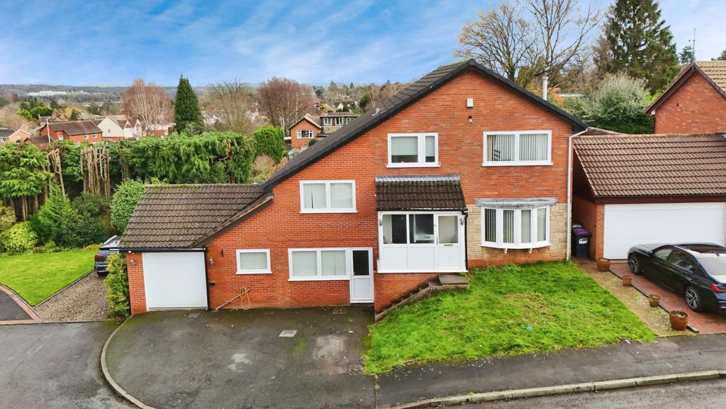 5 bed detached house for saleHuntsmans Close, Bridgnorth, Shropshire WV16
