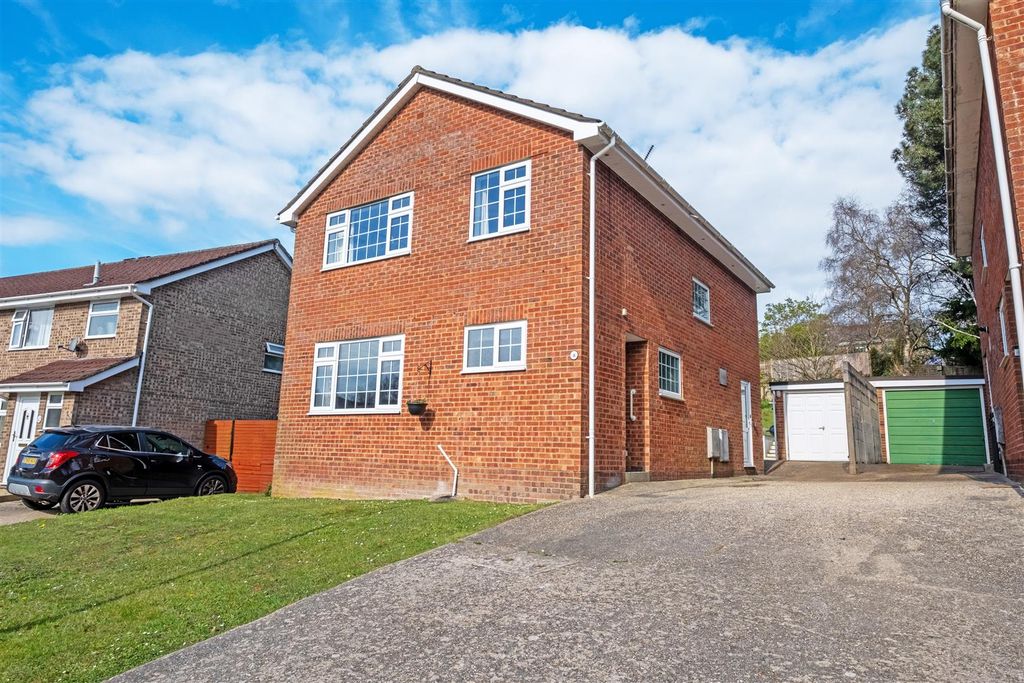 4 bed detached house for saleLytchett Drive, Broadstone BH18
