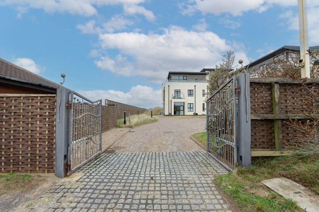 Additional image 3 of 2 bed flat for saleClifton Drive North, Lytham St. Annes FY8