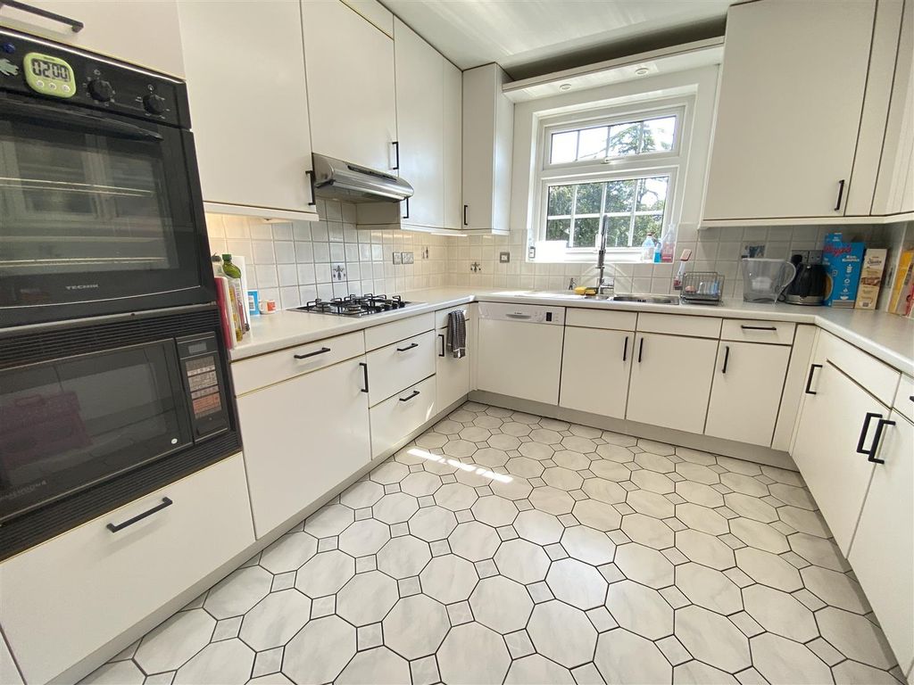 Additional image 5 of 3 bed flat for saleSandringham Court, Cavendish Mews, Wilmslow SK9