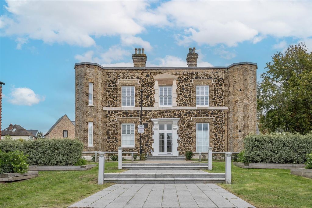 2 bed flat for saleLa Plata House, Brentwood CM14