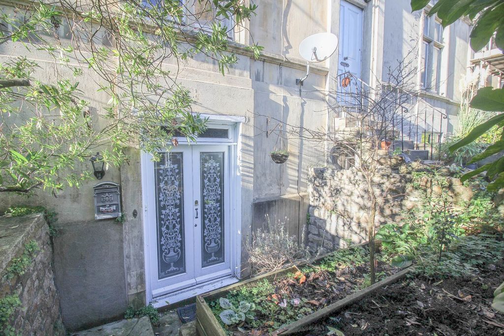 2 bed flat for saleLower Church Road, Weston-Super-Mare BS23