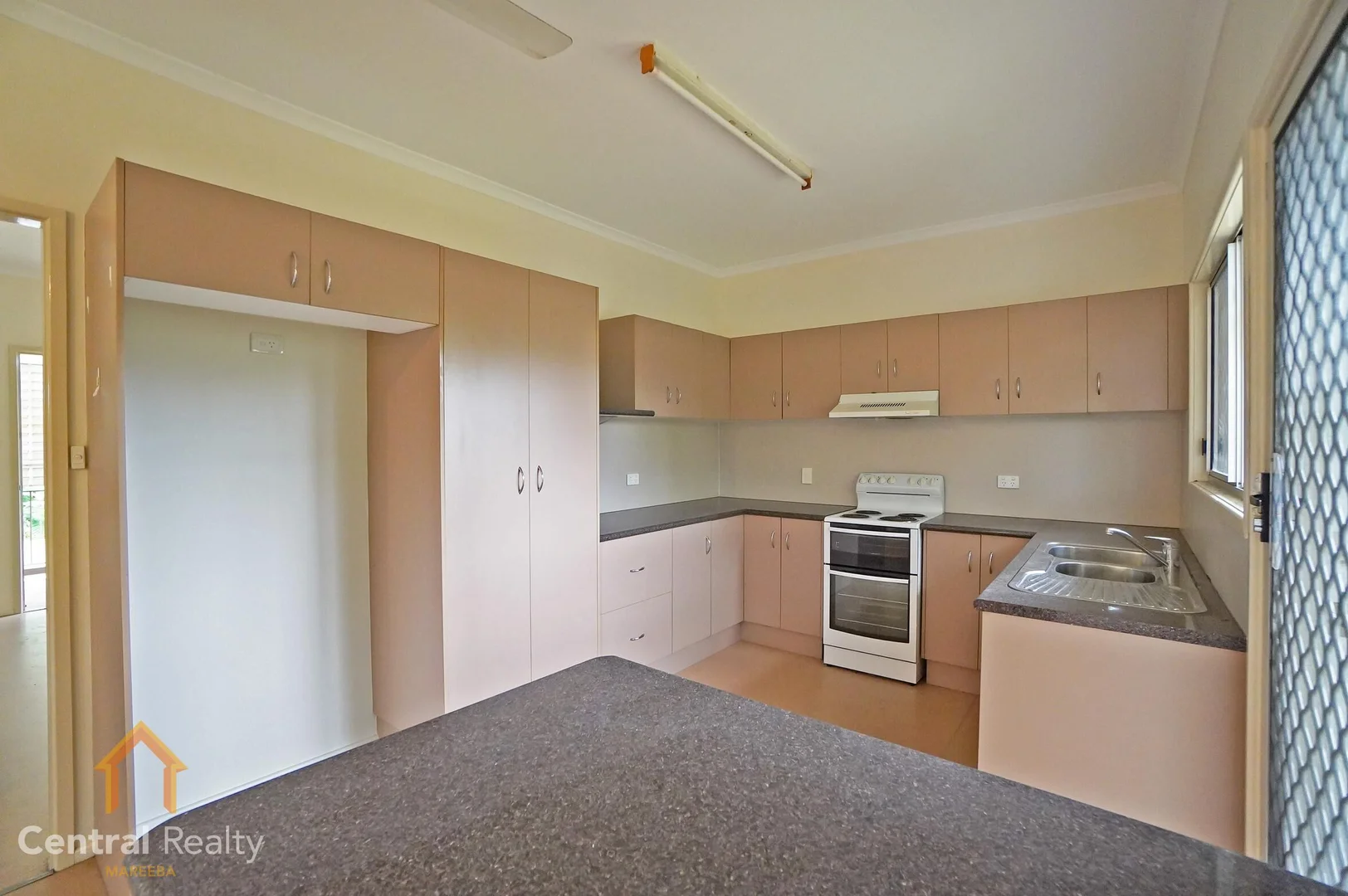 26 Ward Street, Mareeba QLD 4880 photo 2