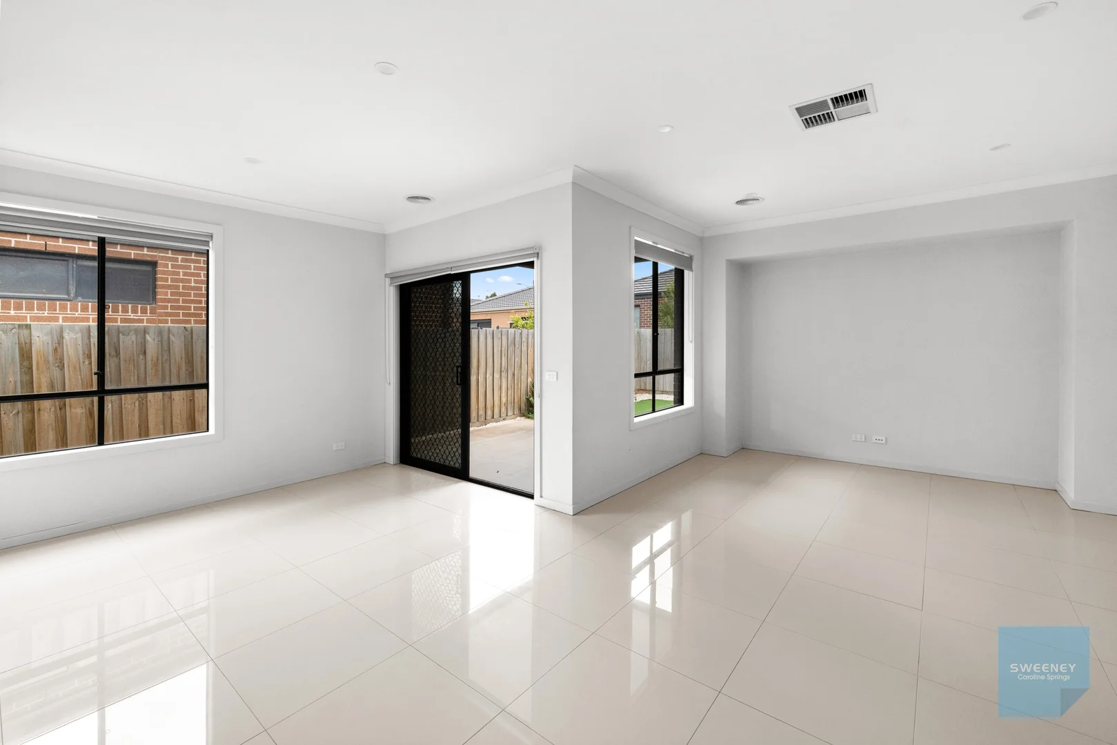 27 Cascade Drive, Aintree VIC 3336 photo 4
