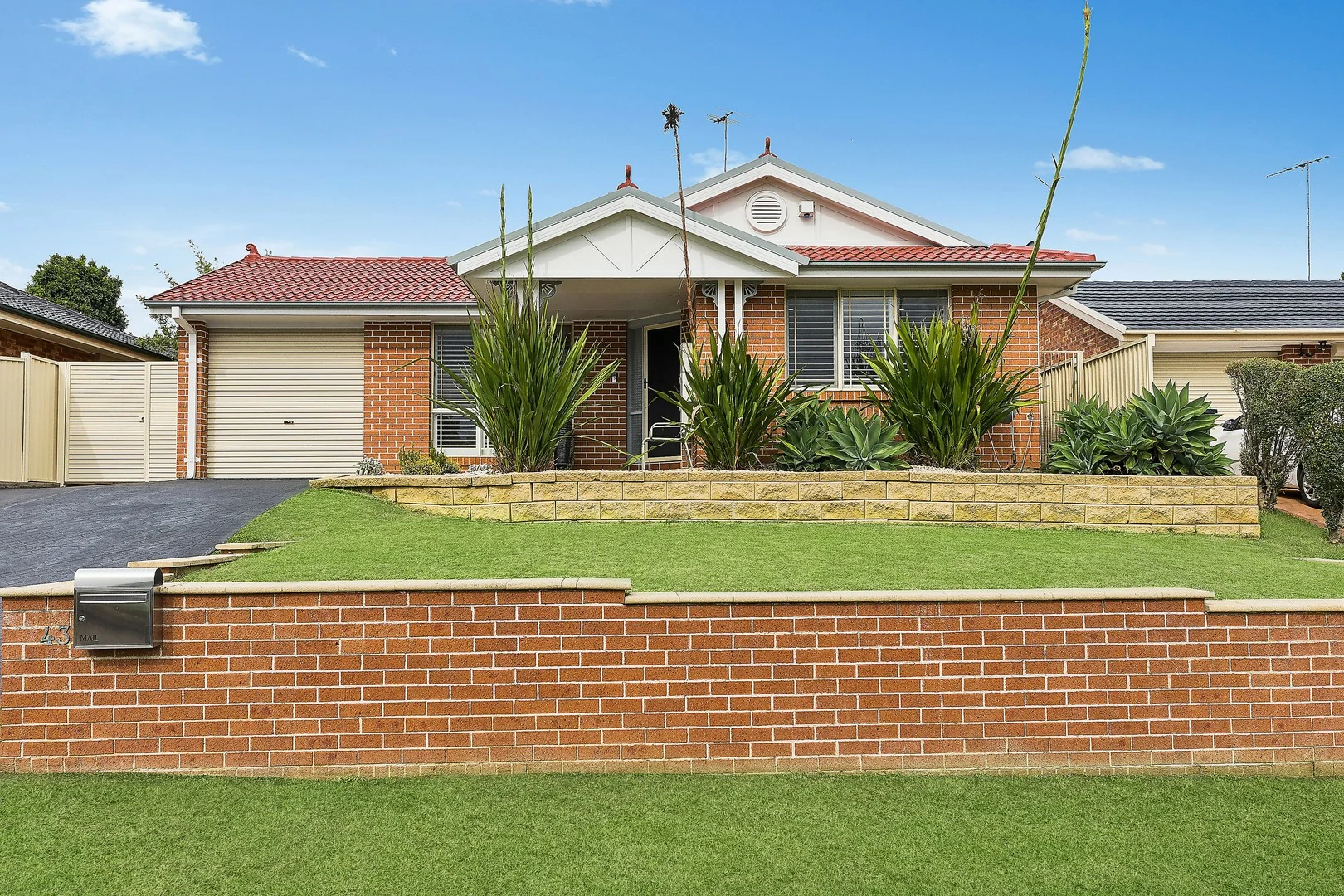 43 Whitsunday Circuit, Green Valley NSW 2168