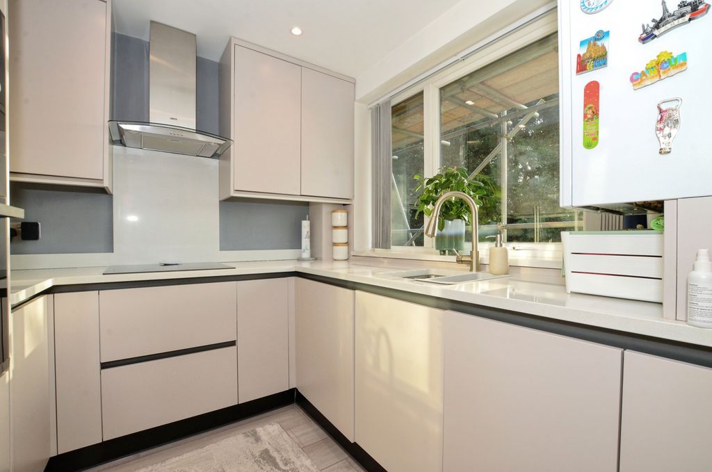 Additional image 6 of 3 bed flat for saleAshdown Drive, Borehamwood WD6