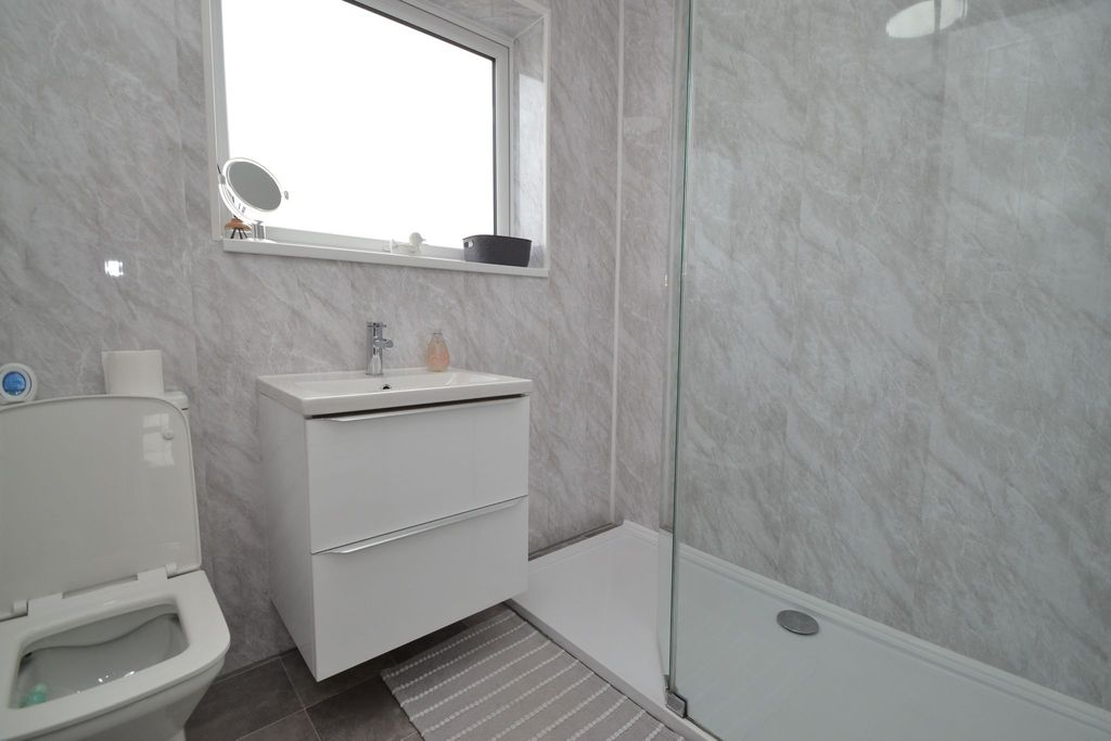 Additional image 10 of 3 bed chalet for saleBrackendale Avenue, Bradford BD10