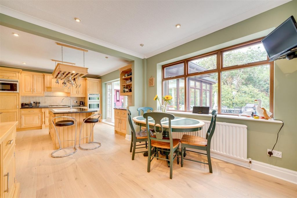 Additional image 11 of 6 bed detached house for saleAcacia Park Drive, Apperley Bridge, West Yorkshire BD10