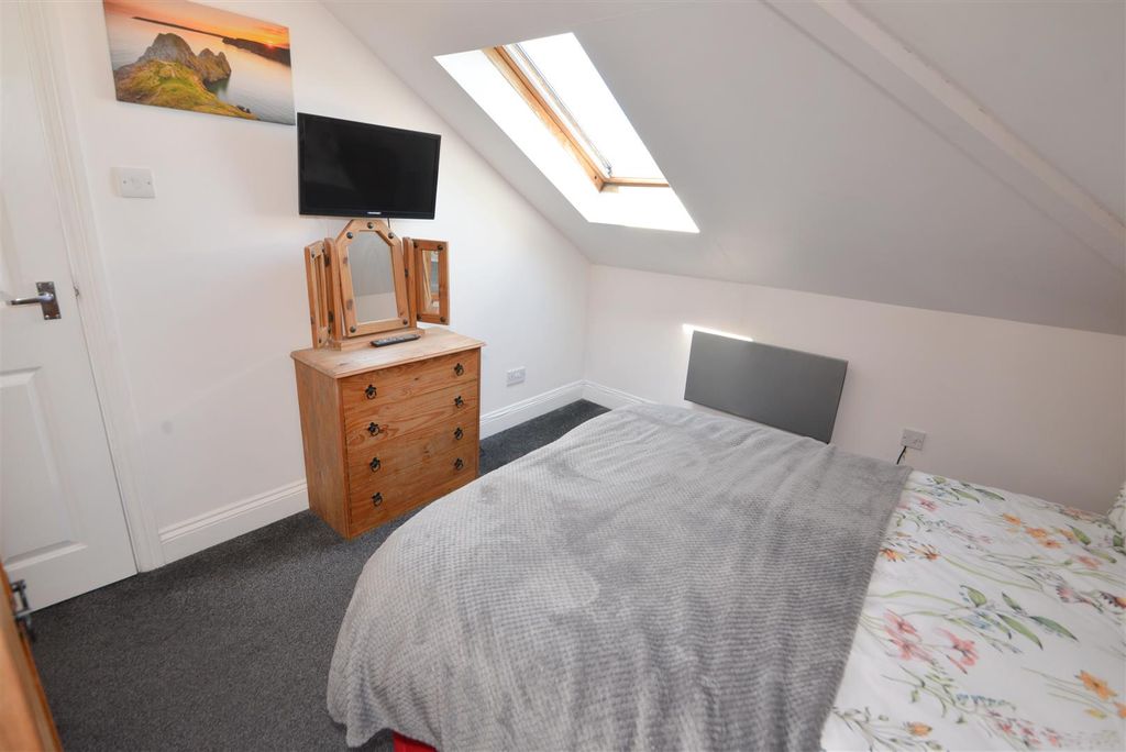 Additional image 4 of 1 bed flat for saleCrackwell Street, Tenby SA70