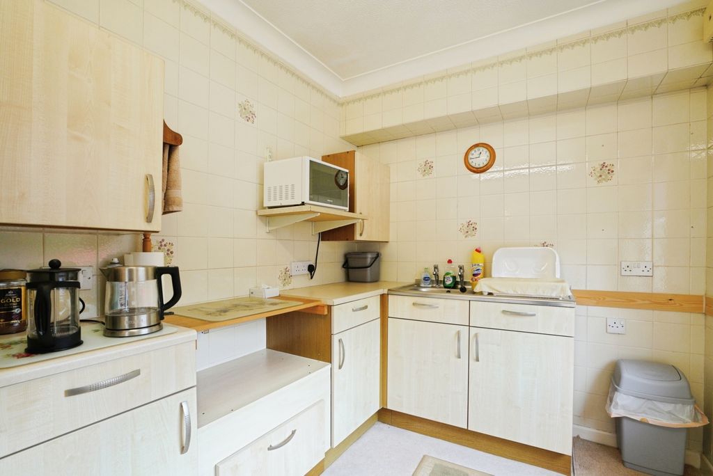 Additional image 6 of 1 bed flat for saleBerrycoombe Road, Bodmin, Cornwall PL31