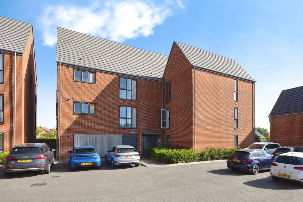 Additional image 17 of 2 bed flat for saleLouisburg Avenue, Bordon, Hampshire GU35