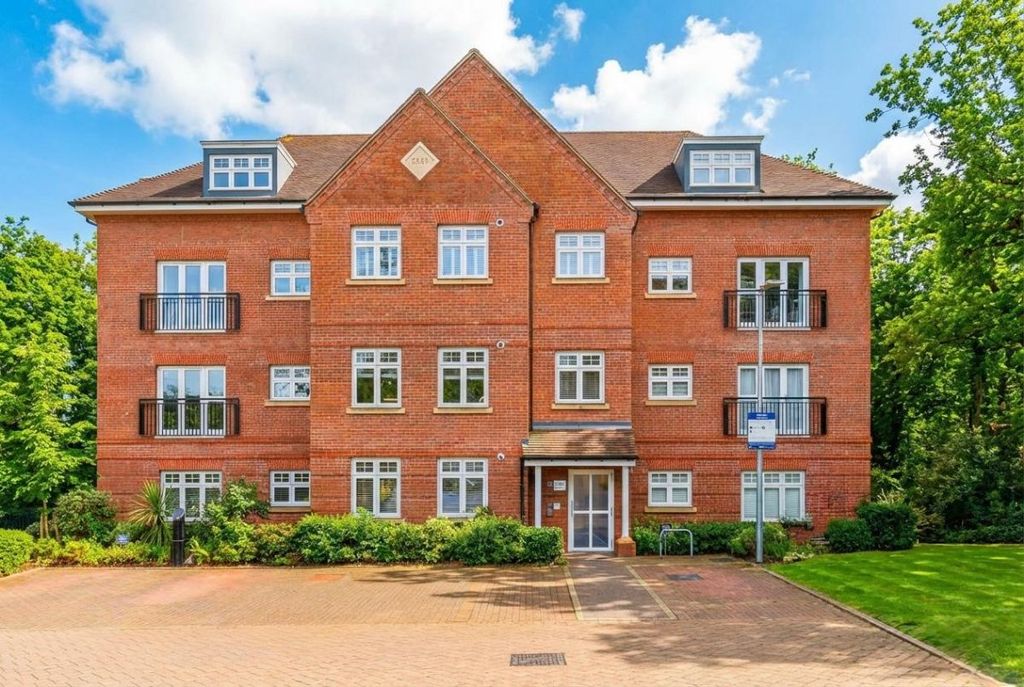 2 bed flat for saleKestrel Close, Brentwood CM15